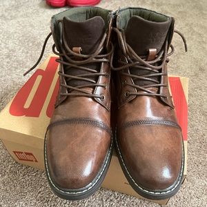 Men’s boots size 10 in half